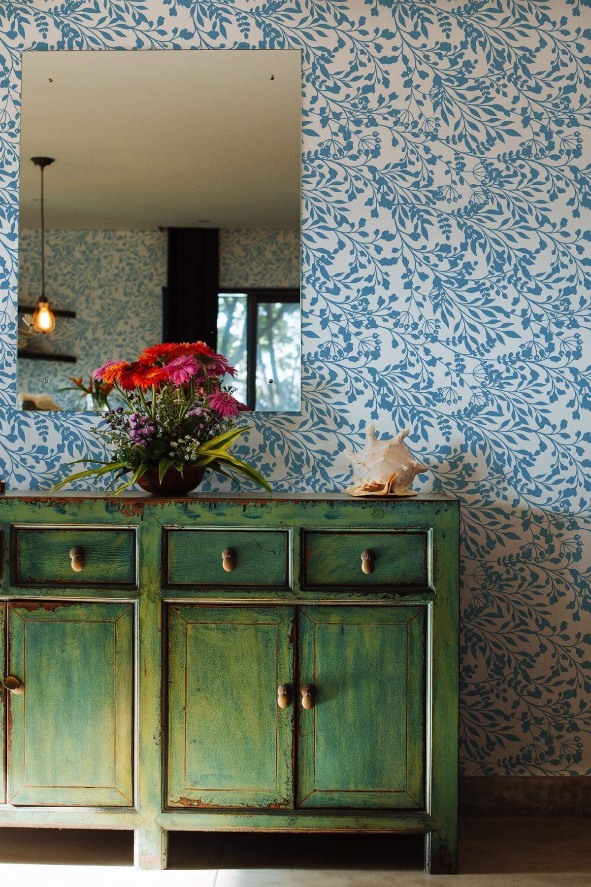 Feuillages Fins Bleu Porcelaine, en situation