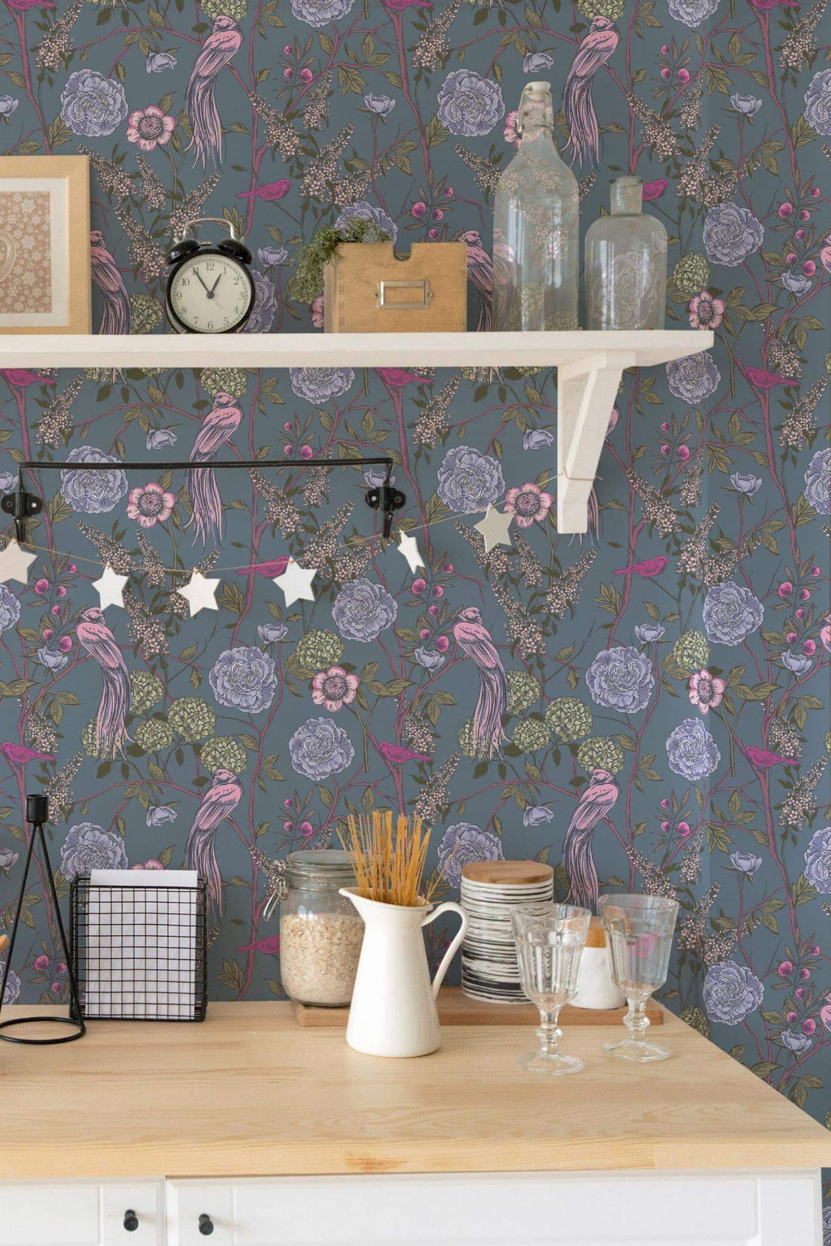 Pivoines aux Oiseaux Bleu Ardoise, en situation