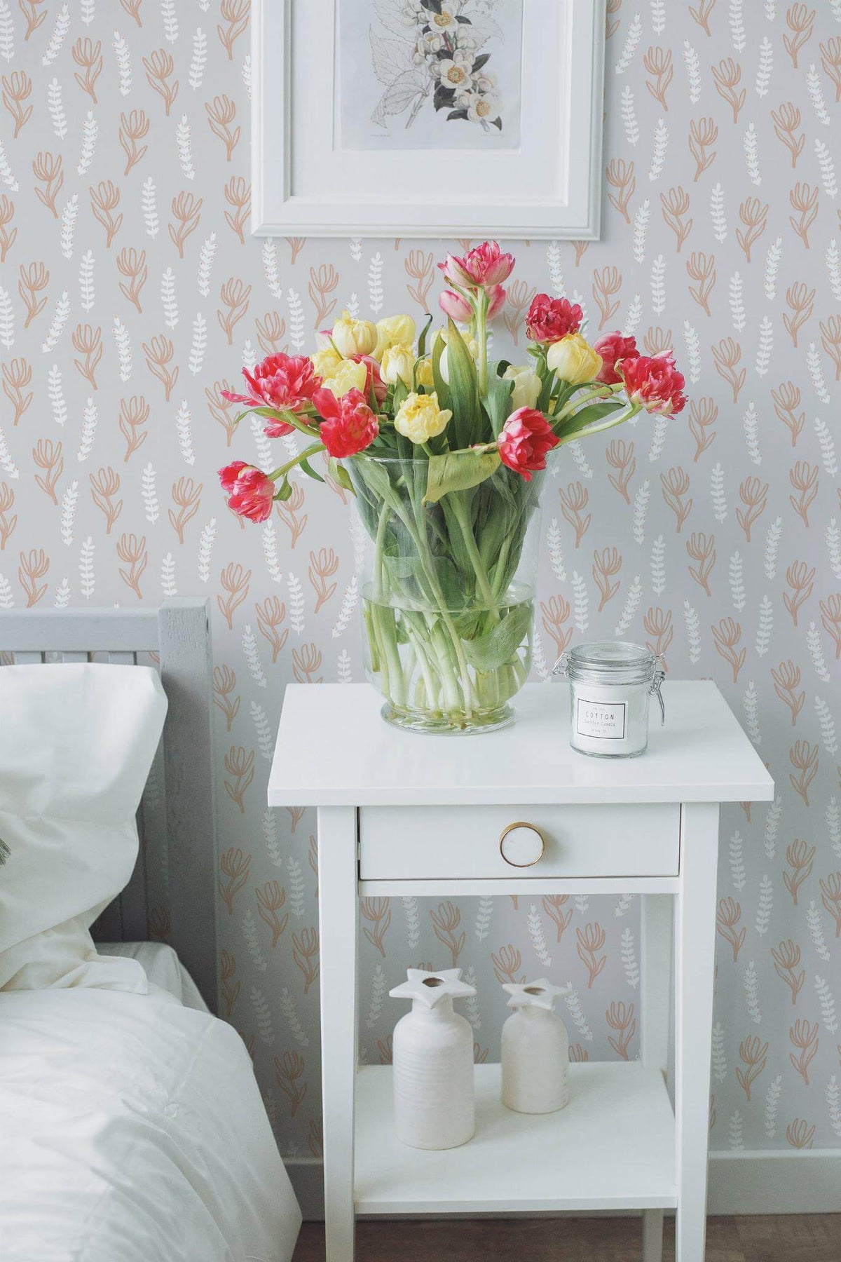 Tulipes Terracotta sur Gris Perle, en situation