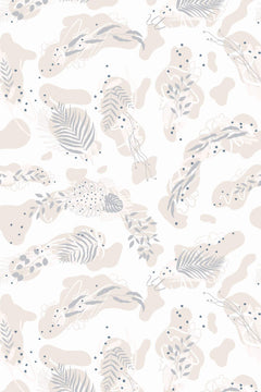 Motif à plat : taches beige clair, frondes de fougère grises et points bleu nuit sur fond blanc cassé