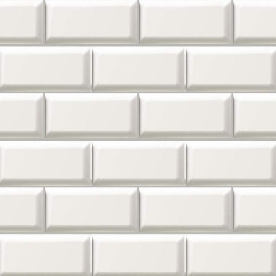 Gros plan de l'impression : biseau d'un carreau blanc cassé, arête claire en haut et ombre grise en bas, sur un papier resté lisse.