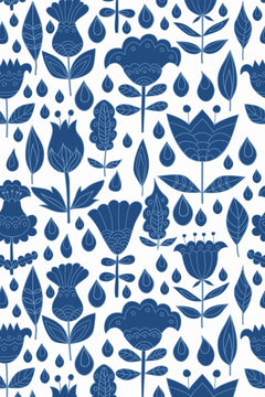 Motif à plat : fleurs, feuilles et gouttes stylisées en bleu indigo plein, serrées sur un fond blanc.