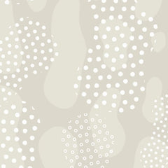 Gros plan de l'impression : bord net des pois blancs posés sur un aplat beige légèrement nuancé.