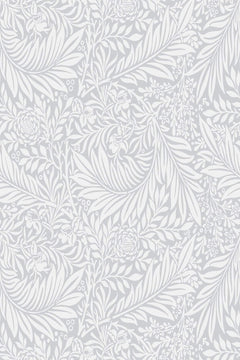 Motif à plat : rinceaux de feuilles ivoire, rosettes et baies couvrant un fond gris perle en ton sur ton.