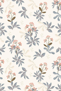 Motif à plat : bouquets de fleurs corail et feuilles bleu ardoise semés sur un fond blanc crème.