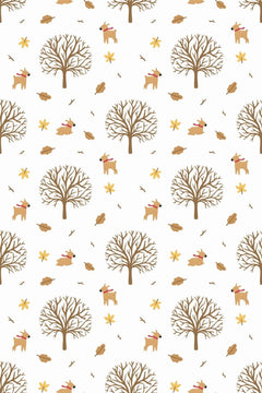 Motif à plat : arbres nus bruns, faons et lapins beiges, fleurs jaunes et feuilles ocre sur fond blanc.