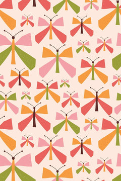Le décor à plat : papillons aux ailes anguleuses corail, orange, rose et vert olive sur fond rose poudré.