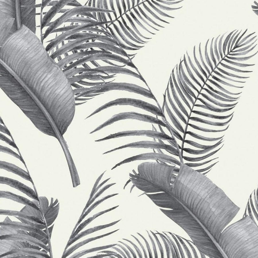 Gros plan sur l'impression, nervures et folioles grises d'une palme sur le fond ivoire.