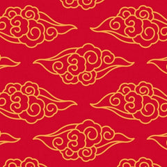 Gros plan de l'impression : les volutes enroulées d'un nuage, trait doré d'épaisseur constante sur rouge.