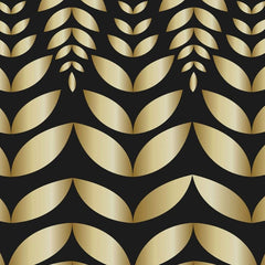 Gros plan de l'impression sur une feuille dorée, dégradé du beige au bronze contre le noir mat.