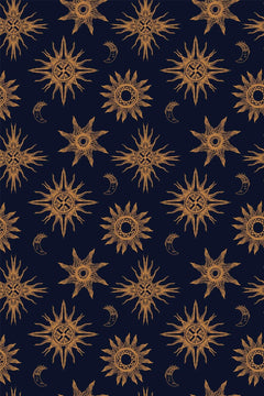 Le décor à plat : soleils et croissants de lune ocre doré, traités en gravure, sur fond bleu nuit.