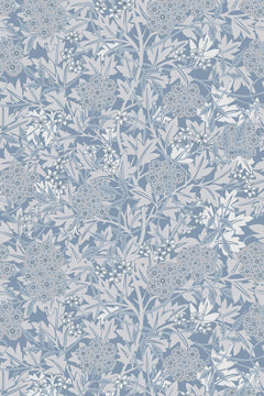 Feuillage dense en bleu pâle et blanc cassé sur fond bleu ardoise, motif à plat.