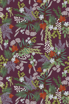Fouillis de fleurs blanches, baies, épis lilas et branches de sapin sur fond prune foncé.