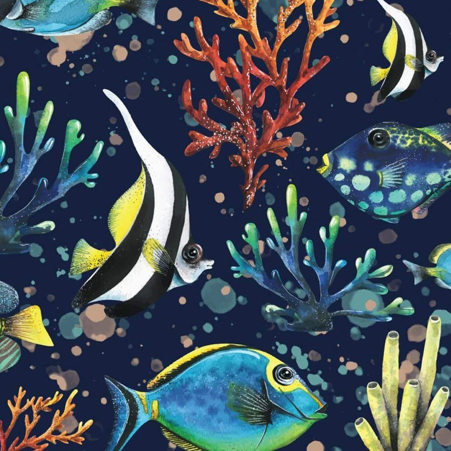 Gros plan de l'impression: les fondus d'aquarelle d'un poisson turquoise et les traits blancs de ses écailles.