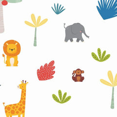 Gros plan de l'impression : les taches orange de la girafe et une palme verte en aplat.