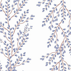 Gros plan sur quelques bourgeons lavande et une tige brun rosé imprimés sur blanc.