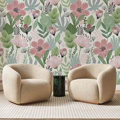 Papier peint panoramique Prairie Pastel Rose Et Vert, posé sur toute la paroi d'un salon, derrière deux fauteuils en bouclette crème et un guéridon en marbre vert