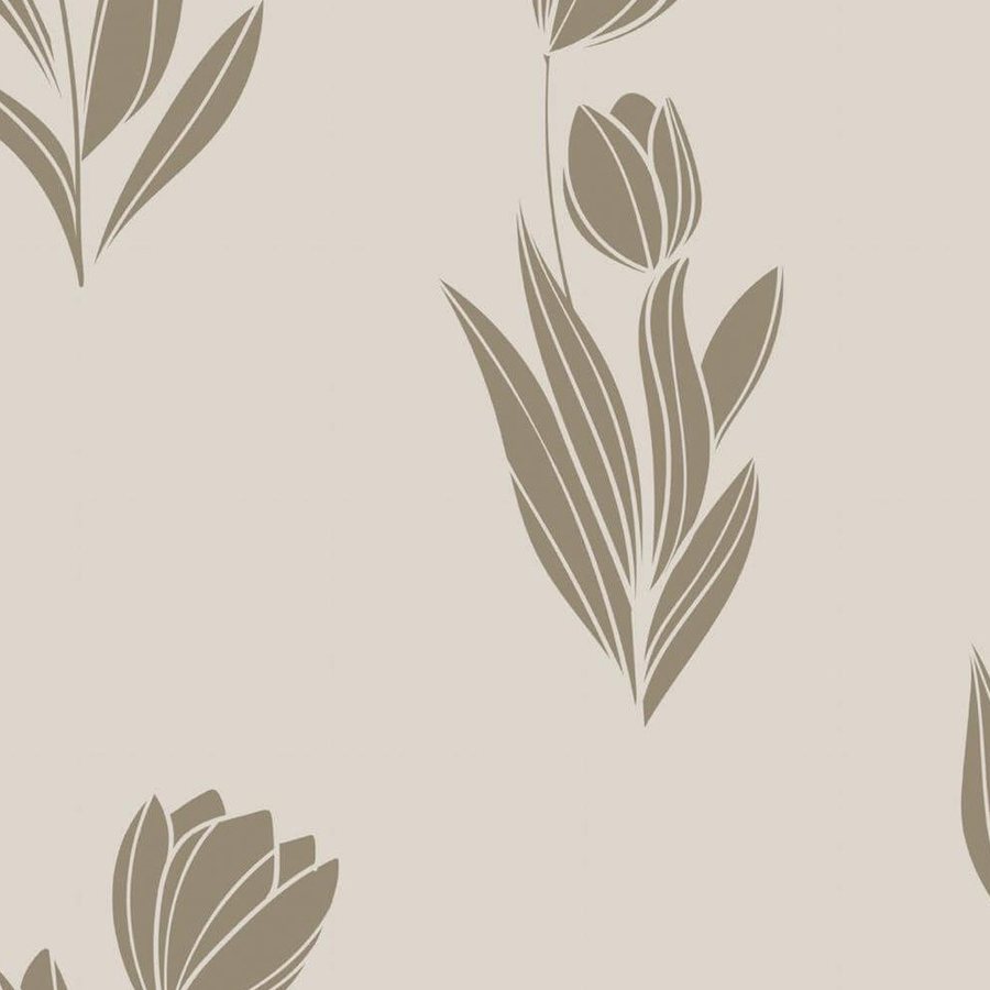 Gros plan sur les pétales taupe d'une tulipe et le fond beige imprimé.