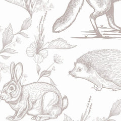 Gros plan de l'impression : les hachures fines du pelage du renard et un épi de lavande.