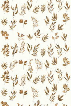 Motif à plat : semis de petits rameaux, feuilles et baies brun doré et caramel sur fond ivoire