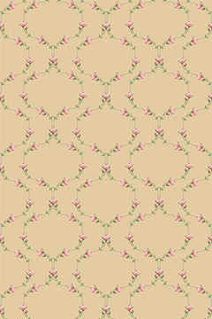 Le décor à plat : treillis de fines tiges vertes en losanges, boutons de rose rose pâle aux pointes, sur fond sable.
