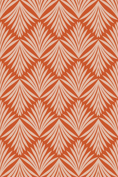 Décor à plat : grandes palmes art déco beige rosé en colonnes serrées, se rejoignant en pointe sur un fond terre cuite.