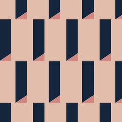 Gros plan de l'impression : base biseautée d'une barre bleu nuit et le petit triangle rose foncé qu'elle découvre.