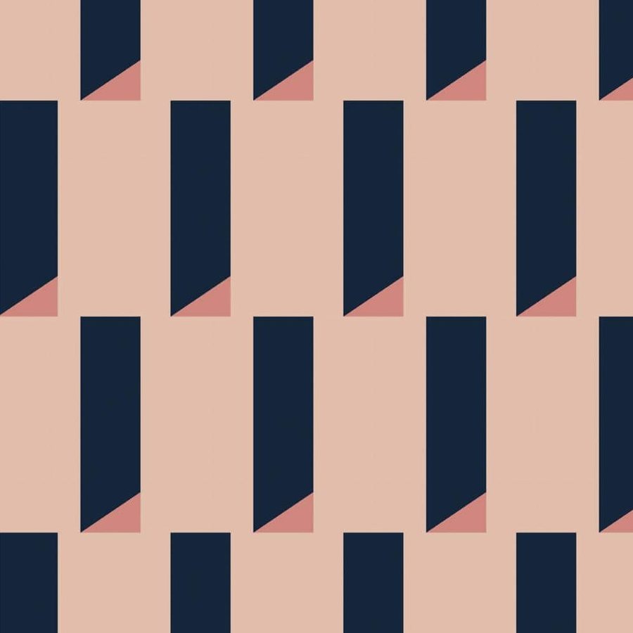 Gros plan de l'impression : base biseautée d'une barre bleu nuit et le petit triangle rose foncé qu'elle découvre.