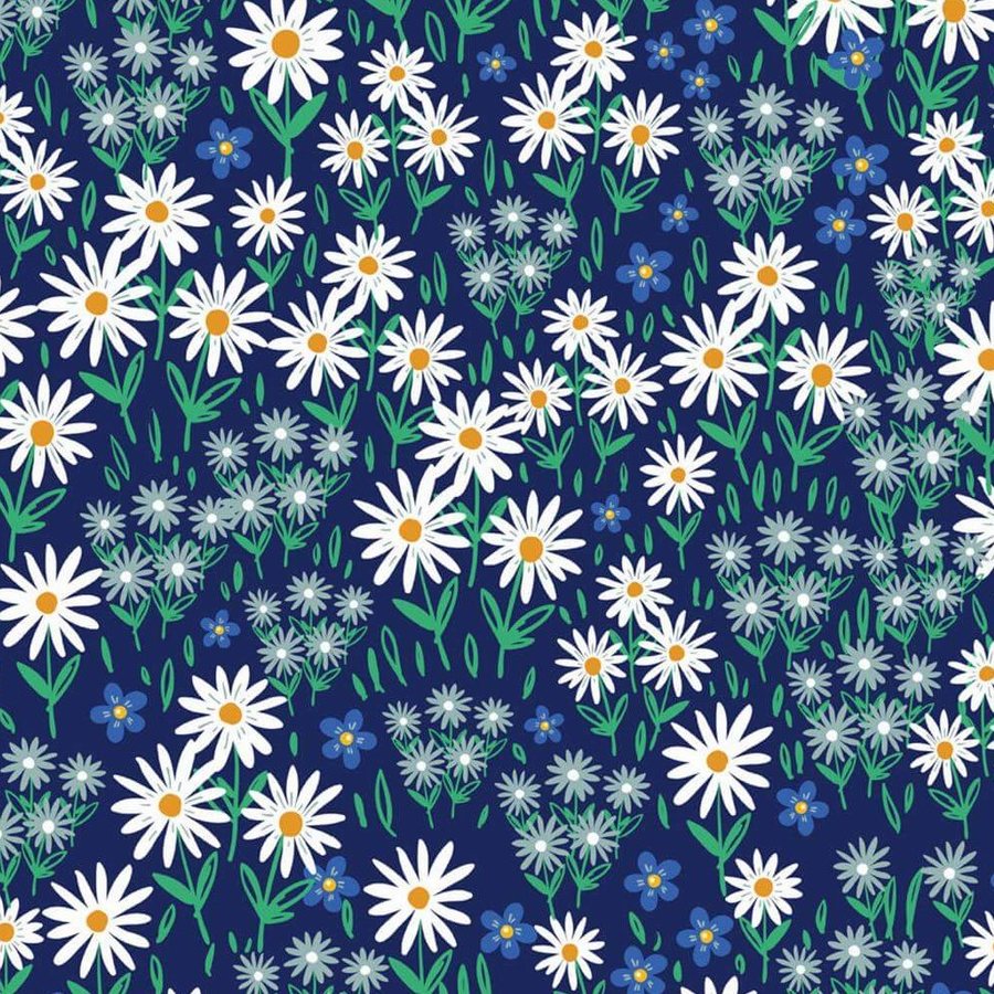 Gros plan sur l'impression : les pétales blancs d'une marguerite et le bleu marine visible entre les tiges.
