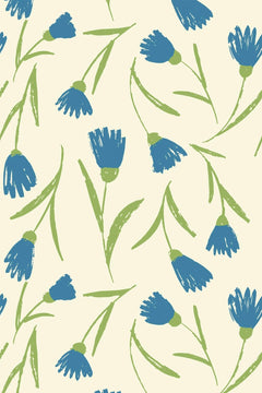 Le motif à plat : fleurs bleues peintes au pinceau, cœurs vert olive et tiges vertes sur fond crème.
