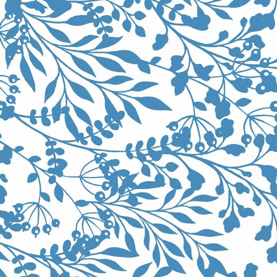 Gros plan de l'impression : une grappe de baies bleues et le contour plein des petites feuilles.