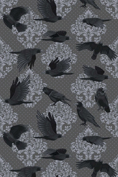 Le décor à plat : corbeaux noirs en vol et posés sur des médaillons damassés gris perle, fond gris anthracite semé de petits pois gris clair.