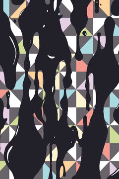 Larges coulures noires posées sur un damier de triangles gris, blancs et pastel.
