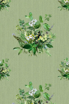 Le motif à plat : des bouquets de fleurs des champs blanches et jaunes, feuillages verts et papillon pâle, répartis en quinconce sur un fond vert sauge tissé.