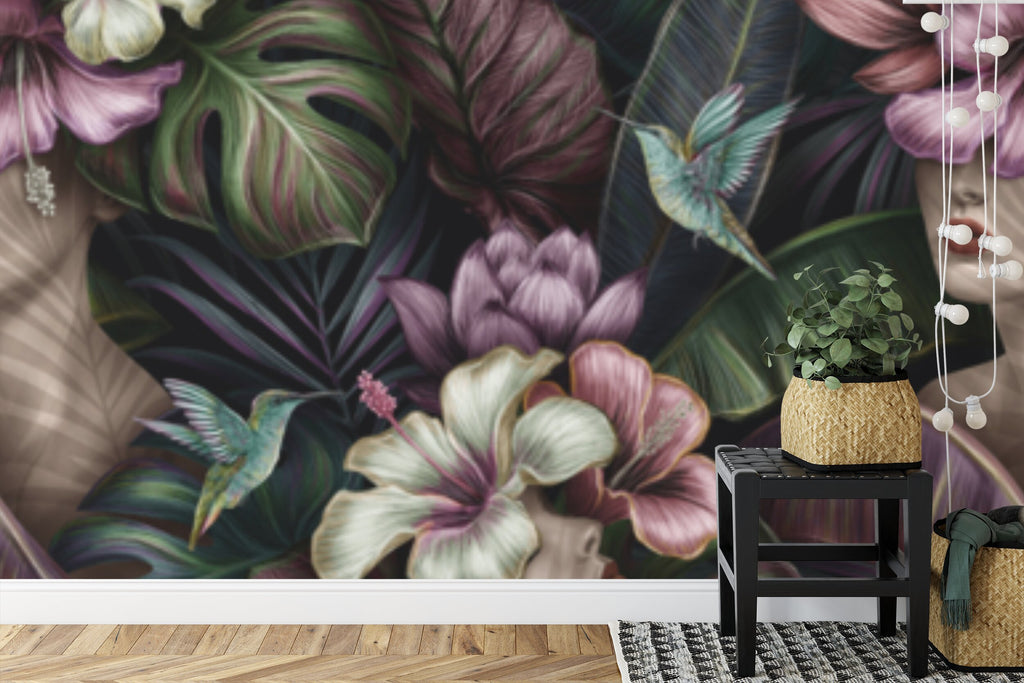 Papier peint panoramique Femmes et hibiscus — jungle tropicale sombre