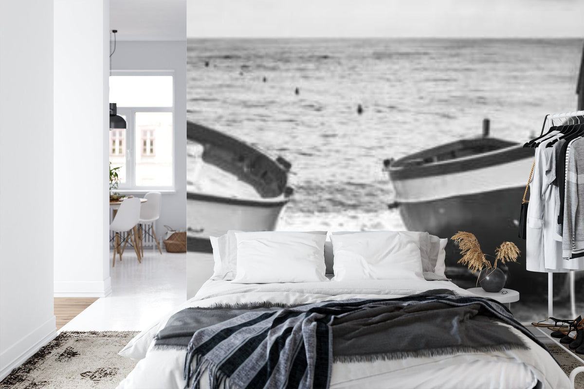 Papier peint panoramique Barques de pêche — paysage marin noir et blanc