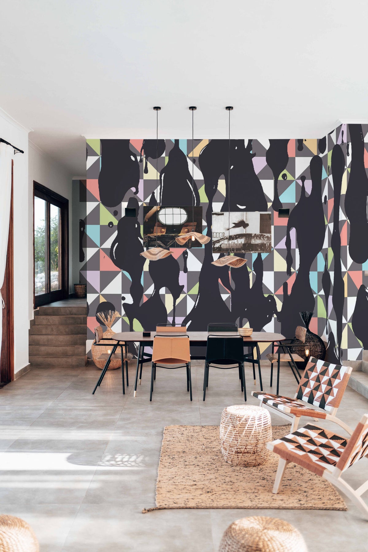 Coulures Noires sur Triangles Pastel, en situation