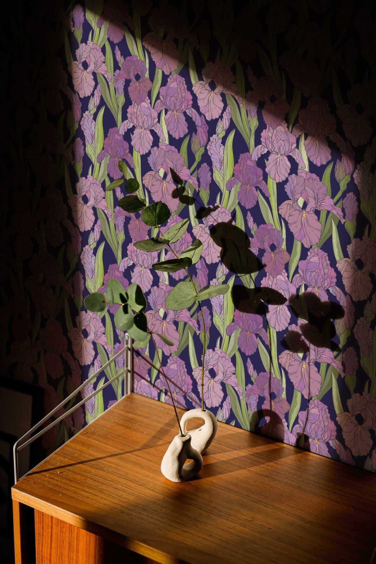 Iris Mauves sur Violet Nuit, en situation